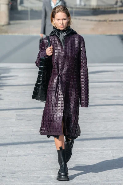 Look 25